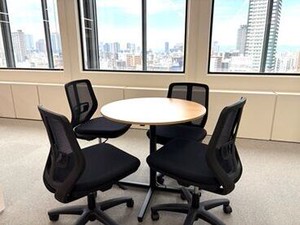 天満橋駅 直結の好立地♪（雨でも濡れずに通勤）
残業もほとんどないので、
プライベートの時間もしっかり確保できます◎