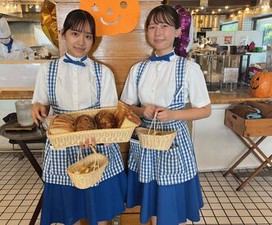 半月型のドーム天井と白い壁が一際目立つレストラン！
オシャレで広い店内には美味しいパンの香りが広がります★