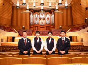 日本最高峰の音楽ホール"サントリーホール"
接客業のご経験がある方や
人と接することが好きな方たちが活躍中です♪