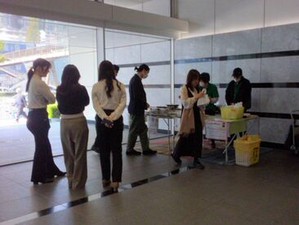 ＼長く働くスタッフ続出！／
「短時間から働けるから始めやすい」
「食事補助が家計に嬉しい」の声が多数◎