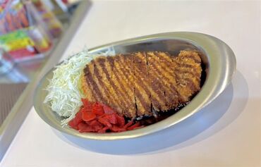 幅広い世代活躍中！
飲食初めての方も大歓迎◎
あなたの「やってみたい！」を全力でサポート♪
先輩が丁寧にお教えします☆