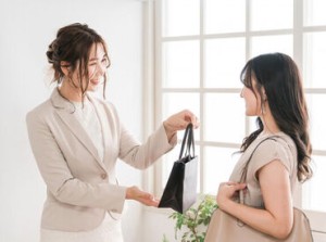 2025年4月、名古屋三越にオープン＊
≪婦人用靴の販売≫をお任せ◎
既存店では、女性スタッフが活躍中しています♪