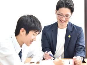 ＜うちの塾では私服OK＞
学校終わりやバイト後に友達とご飯など、
スーツや制服じゃないから私生活に支障なし★