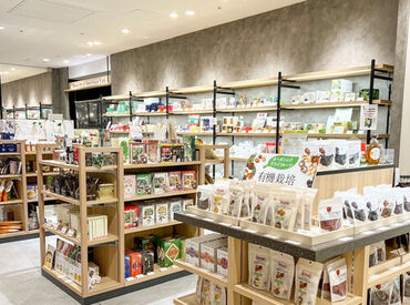 あったか～いSTAFFが待っています！
交通費全額支給◎
お仕事帰りは
ショッピングも楽しめちゃいます♪