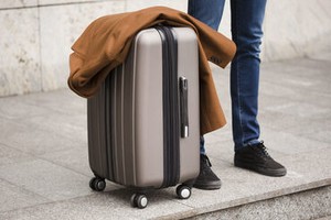 ﾟ*｡☆ NEWスタッフ募集 ☆。*ﾟ
人気スーツケースブランド☆
20～50代男女スタッフ活躍中
高時給＆フルタイム勤務