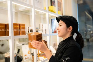 《20～50代のスタッフ活躍中！》
大学生・フリーター・主婦さんが活躍中！
丁寧にお教えするので、
未経験でも安心して働けます