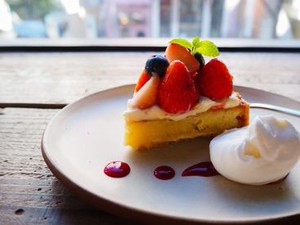 ﾟ*｡☆ NEWスタッフ募集 ☆。*ﾟ
20代～30代女性スタッフ活躍中☆彡
フレッシュケーキや焼き菓子で人気のスイーツSHOPです♪