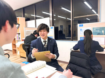 指導報告はスマートフォンで簡単登録♪
ラインで社員や他の教師と連絡が取れます◎
