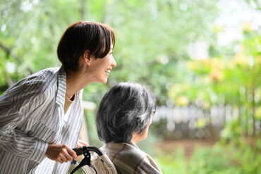 「料理をしてほしい」「入浴したい」や「買い物に行きたい」などの外出のサポートをお願いします♪
※画像はイメージです。