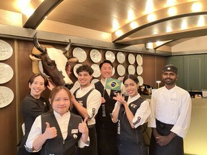 ＼ NEWスタッフ募集中 ／
本場の味を堪能できる豪快なお肉は、
SNSやメディアでも話題♪
人気店で働くチャンスです‼