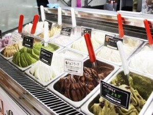 接客が未経験でも心配なし！！
「明るく元気に接客！」そういった意気込みがあればOK！
勤務開始日の相談などもお気軽に♪