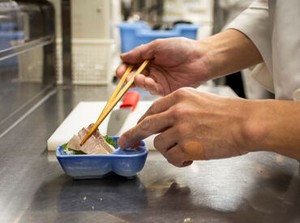 グループ各店で使える食事券毎月支給！
300円分×3枚を毎月アプリにて支給！
ご友人や家族とお得にお食事♪