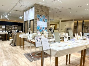 未経験の方でも安心♪ルクア大阪が主催する入店研修あり！あいさつの仕方や館内のルール説明などを行います。