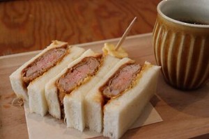 ﾟ*｡☆ NEWスタッフ募集 ☆。*ﾟ
カツサンドで有名なお店で調理＆接客スタッフ募集☆彡
高時給1500円♪