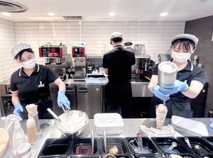 未経験の方でも安心♪ルクア大阪が主催する入店研修あり！あいさつの仕方や館内のルール説明などを行います。