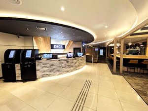 ネットカフェ＆カラオケのスタッフ募集！
駅チカ徒歩2分で通いやすい♪
従業員はヘアスタイル＆ピアス・ネイル自由◎