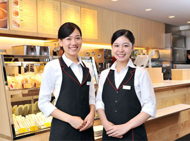 学生さん・ママ友・サラリーマン・お年寄りの方…
いろんな方に利用されているCafe♪*
その分いろんな形の接客が出来ます★