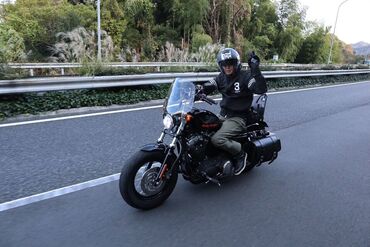 バイク好きな社長です♪
未経験でも最初は横乗りスタートなので
安心して始められます◎