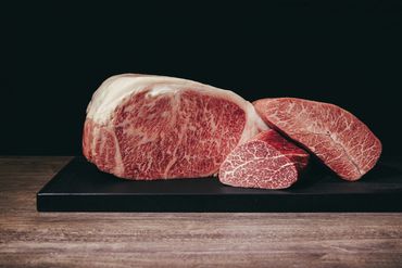 ＼お肉、接客のことが学べます！／
最高峰のおもてなし◎ワンランク・ツーランク上の接客を学びたい方歓迎
未経験でも大歓迎♪