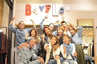 【BAYFLOW】オシャレが大好き♪そんな気持ちがあればOK★若手STAFFも多い、和気あいあいとした職場です♪