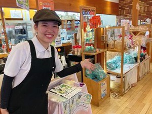 お客様とスタッフの笑顔で溢れるCAFE*´∀`p温かい雰囲気なので、バイトデビューの方にもオススメ♪週2日～始めてみて下さい◎