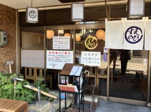 お蕎麦だけでなくうどんも人気のお店♪
機械を一切使わず、すべて手打ちで作るこだわりの麺は絶品です◎