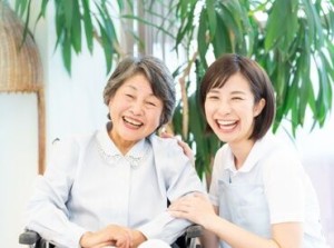 ●未経験90％以上
介護職に興味があったけど、
給与や待遇が不安で応募できなかった
という方も安心できる勤務環境をご提供♪