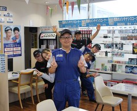 年齢・性別・経験など採用には一切関係なし！
《人物重視》の採用◎ 転職回数も不問！
⇒ 車好きの "仲間" が待っています！