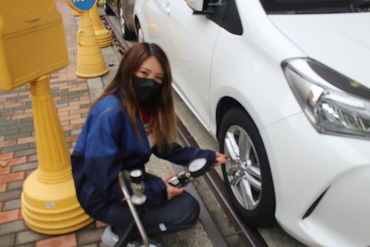 「ガソスタって大変そう」
⇒そんなことないんです
冷暖房/TV/仮眠室/冷蔵庫
ぜ～んぶ完備で超快適!
＼履歴書不要◎面接楽々／