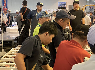 ＼仙台市中央卸売市場／
新鮮なお魚や野菜を扱っており、
各県の飲食店やスーパーを支える仕事です◎