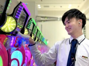 ＼遅番後タクシー代支給など、待遇充実!!／
<働きやすさ><居心地>に自信あり♪
華美過ぎなければ髪色髪型自由、ピアス・ネイルOK