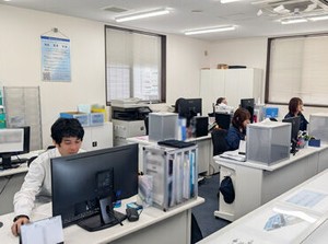 残業が発生してしまう…という際は
上司の許可を必要とするなど、
会社全体で「残業ナシ」が基本。
終業後の予定が立てやすい♪