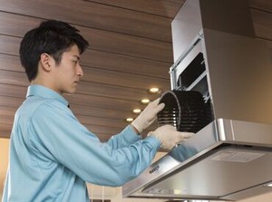 経験者さんは採用を優遇◎
正社員としてキャリアアップも目指せる環境で
清掃業に復帰してみませんか？
