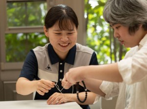 夜勤ナシ◎
生活リズムも崩れず働けます♪
遅め出社もあってのんびりすることも◎