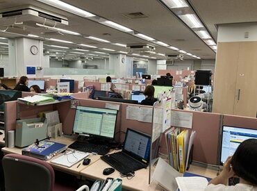 オフィスは広く取ってあり、スペースにも余裕があります。落ち着いた環境で勤務可能です♪