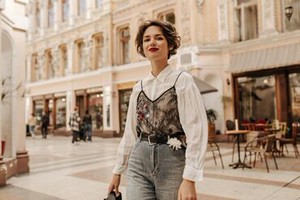 ﾟ*｡☆ NEWスタッフ募集 ☆。*ﾟ
Ungrid(アングリッド)での販売STAFF
販売デビューOK！即日大歓迎◎
髪色ネイル自由☆