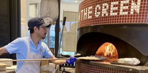 開放的な店内は、
お客様はもちろんスタッフにとっても心地よい空間♪
明るい気分で楽しく働くことができるはず◎