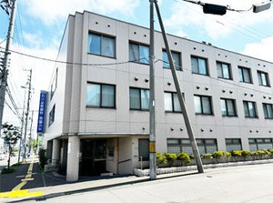 研修はオペがある火曜・木曜の午後など、勤務時間内で行うことが多いです！
なので超過勤務もほぼ無く、定時で帰れる日も多数♪