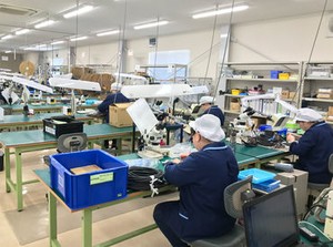 初めはケーブルのカットやカバーの取り付けからスタート！
研修制度あり♪LEDのライトが付くキットなどを使い楽しく学べますよ