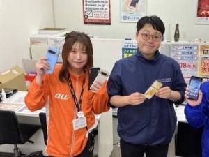 お客さまがゆっくり、安心できるように…
アットホームな雰囲気も大切にしています♪
気軽に寄れる、ケータイショップです★*