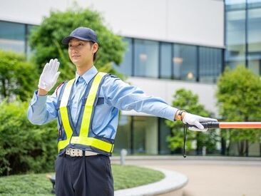 ▼法定研修で初心者も安心
警備のキホンから全てを最初に
お教えしますので誰でも安心♪