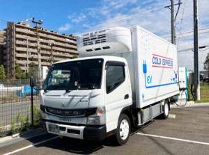 こちらはEVトラックです！音が小さく、運転しやすいAT車♪
決まった営業冷蔵庫や問屋などへの配送なので、覚えやすく安心です♪