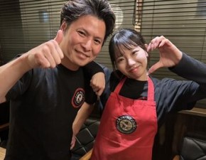 オーナーは左の樋口さんという…めちゃくちゃ気さくで優しい方です★まずはそんな樋口さんに会いに、面接に来てみてください♪