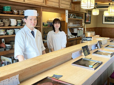 ≪コミュニケーション能力が身に付く≫
小さいお店なので、お客様との距離感も近い！
お客様と観光や京都について話したりも♪