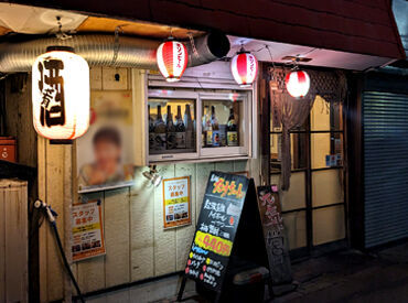 赤ちょうちんのレトロな雰囲気♪
地元で愛されるお店です！