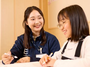 一度に教える生徒は最大2人まで。未経験でも始めやすい個別指導です♪大学生～主婦層まで幅広く活躍中です！