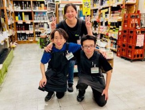 地域に愛される酒屋さん
＼ハートピア／
～ 知識は“ゼロ”でもOK ～
働きながらお酒に詳しくなれます♪
男性スタッフ活躍中♪