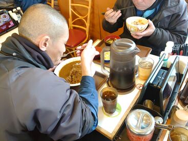 お昼ご飯に飲み物無料♪
おかわり自由とかのお店が人気ですね
更に月20日勤務で飲み物手当5000円