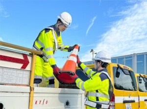 未経験大歓迎！
まずはできることからでOKです◎
逆に高速道路でのお仕事経験がある方のほうが
少ないので安心してください！笑