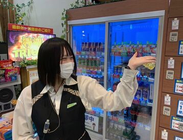 『12時～』や『19時～』の短時間シフトあり！
サクッと稼ぎたい方にもオススメです！
週1日～空いている日にちで働こう♪